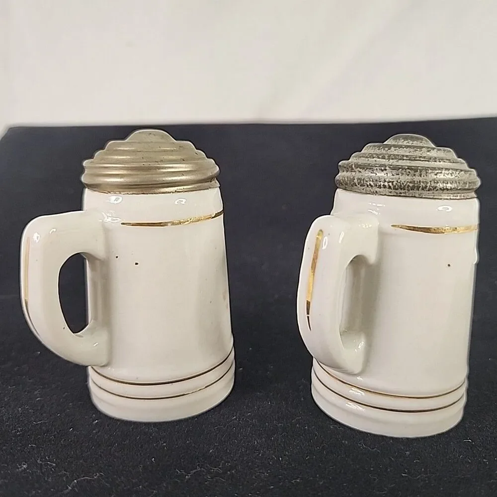Salt & Pepper Shakers Metal Lid George & Martha Washington Colonial Stein Design